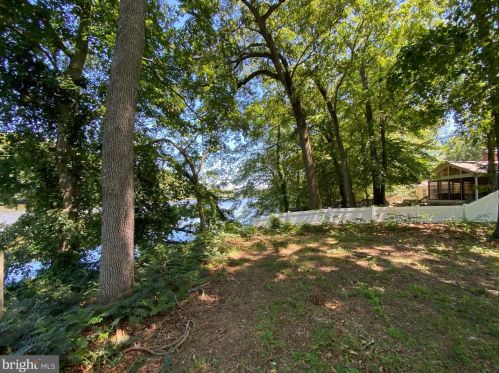 213 Shore Dr, Dover DE  19901-5740 exterior