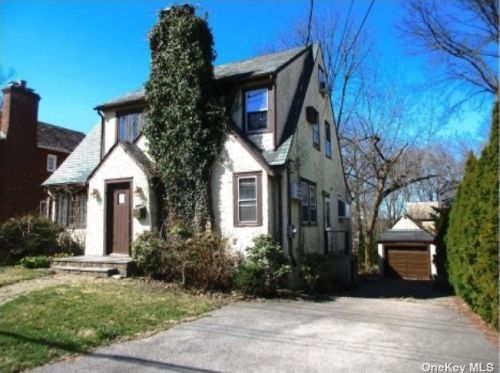 851 James St, New Rochelle, NY 10803-2621
