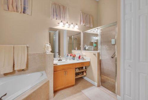 466 Dover Ct, Fort Pierce FL  34983-3414 exterior