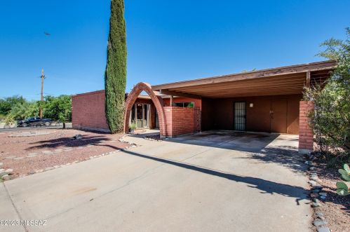 9201 Stella Rd, Tucson, AZ 85730-2925