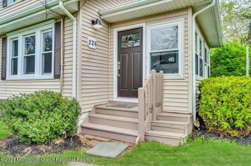 226 Davis Ave, Lacey NJ  08731-3519 exterior