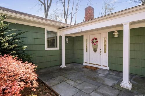 133 Seton Dr, New Rochelle, NY 10804-1605