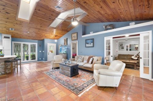 561 20th Ave, Naples FL  34120-3372 exterior