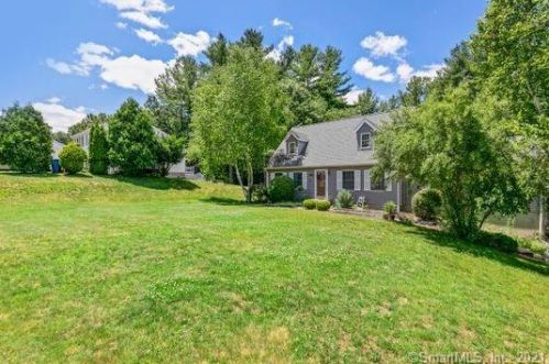 24 Tory Dr, Uncasville, CT 06382-1142