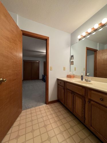 1 Cedar Pt, Newport KY  41076-1743 exterior