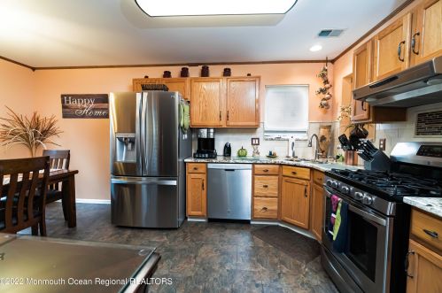 36 Winding River Rd, Lakewood NJ  08701-5733 exterior