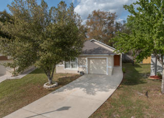 8221 Oak Crossing Dr, Jacksonville, FL 32244-6945