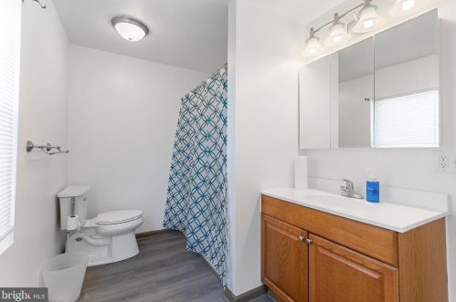 41 Roosevelt St, West Deptford NJ  08066-1028 exterior