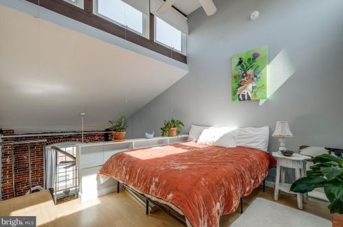 130 Bread St, Philadelphia PA  19106-1919 exterior