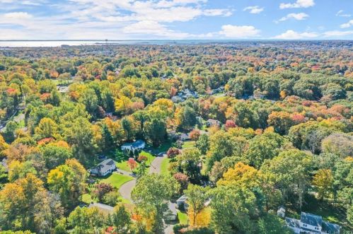 10 Pink Cloud Ct, Norwalk CT  06851-3310 exterior