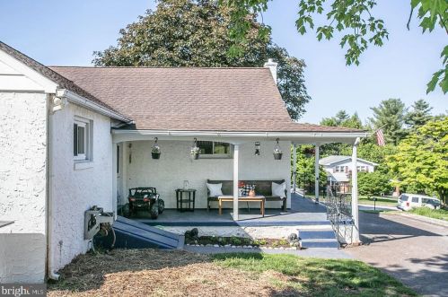 808 Maple Ave, Limerick PA  19468-2987 exterior