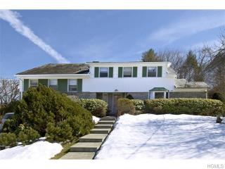 18 Hewitt Ave, Yonkers, NY 10708-2329