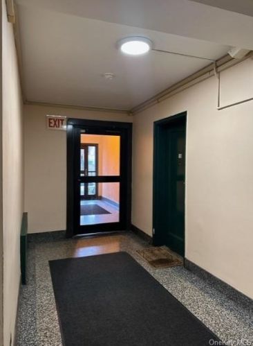 730 232nd St, Bronx, NY 10466-4114