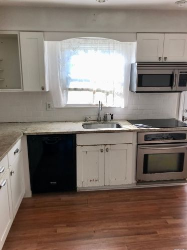 8 Ande Ct, Blue Point, NY 11715-2202