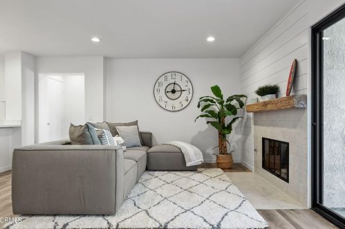 1913 Majorca Dr, Oxnard CA 93035-3648 exterior