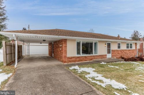83 Hillside Cir, Camp Hill, PA 17011-2527