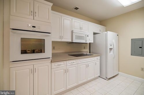 2033 Windrow Dr, Princeton NJ  08540-5023 exterior