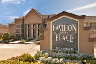 5402 Renwick Dr, Houston TX  77081-1538 exterior