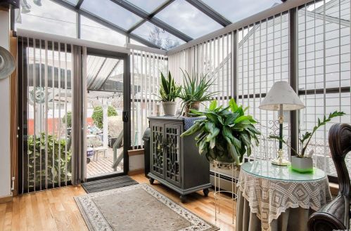 18 Surrey Rd, New Hyde Park NY  11040-2036 exterior