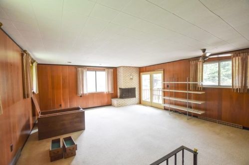 79 Glasgow Rd, Gibsonia, PA 15044-7744