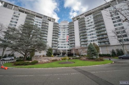 122 Claridge Dr, Verona, NJ 07044-3025