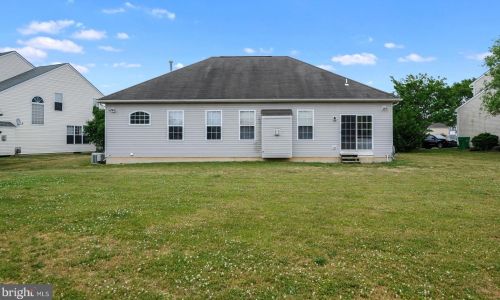 240 Wycombe Dr, Dover DE  19904-3857 exterior