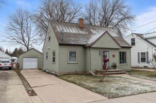 744 State St, Menasha, WI 54952-2346