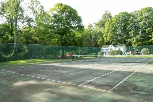 11 Greenhaven Rd, Tompkins Corners NY  10579-3303 exterior