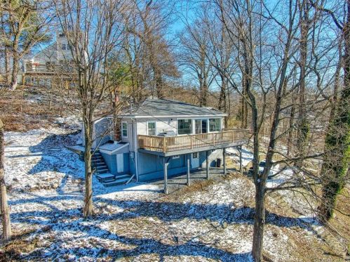 38 Old Albany Post Rd, Crotonville, NY 10562-1928