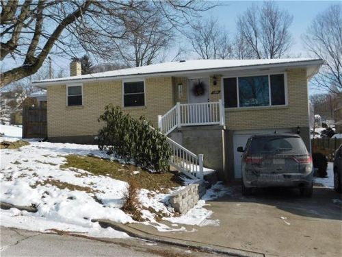 1204 Elliott St, Jeannette, PA 15644-1439