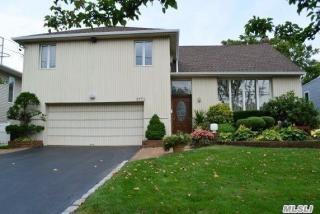 377 Golf Dr, Rockville Centre, NY 11572-5635