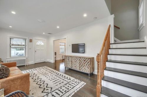 2 Riverside Dr, Airmont NY  10901-5703 exterior