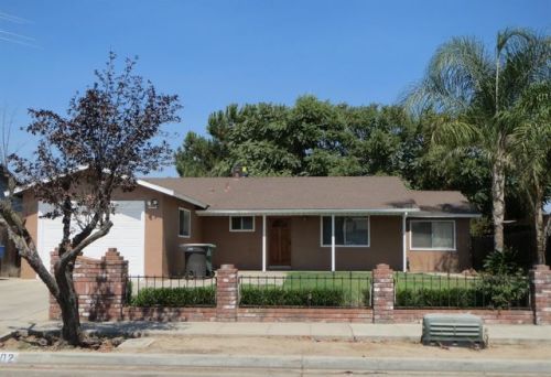 13202 Cypress Ave, Parlier, CA 93648-2104