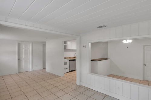 5461 43rd Ter, Saint Petersburg FL  33714-3624 exterior