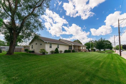 2301 Greenwald St, Green Bay, WI 54301-2045