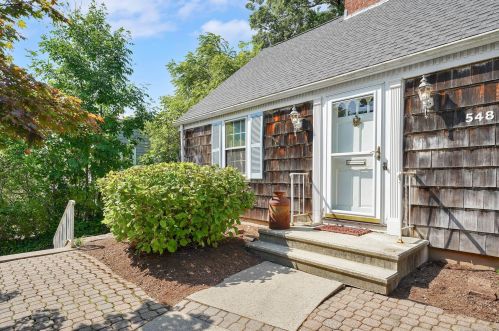 548 Fern St, Hartford, CT 06107-1415