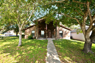 503 Lassen Dr, Beeville, TX 78102-6170
