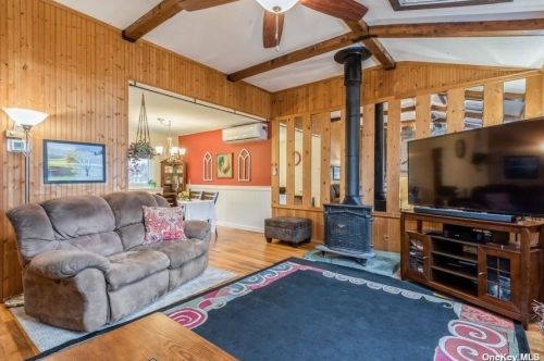 342 17th St, Deer Park, NY 11729-6314