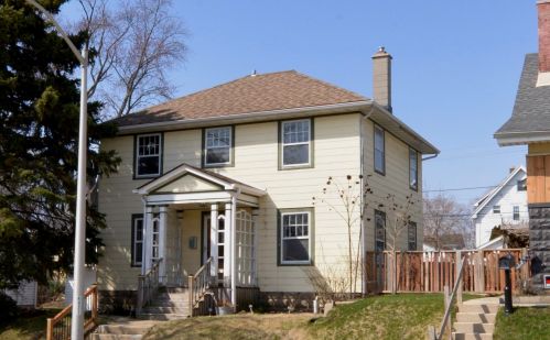 821 57th St, Milwaukee, WI 53214-3333