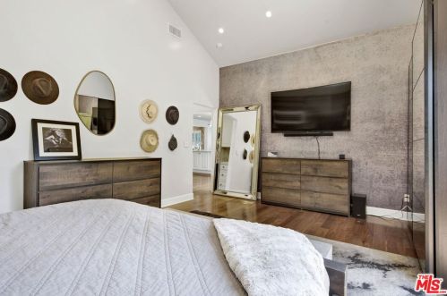 12202 Hartsook St, North Hollywood CA  91601-3961 exterior