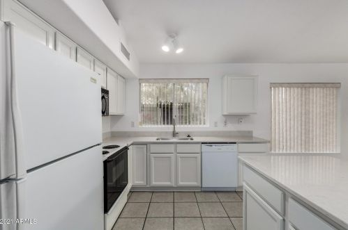 6258 Blackhawk Dr, Glendale AZ 85308-6671 exterior