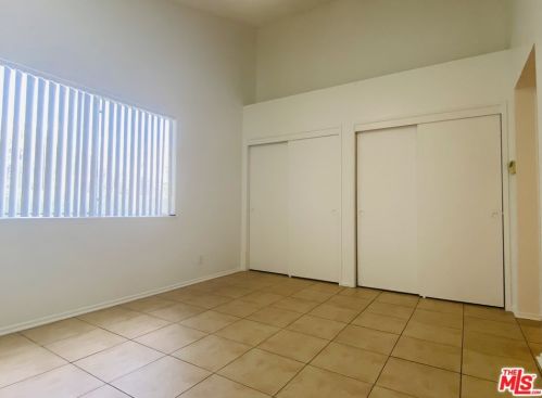 814 Lightcap St, Lancaster CA 93535-2720 exterior