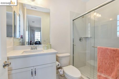 13445 Campus Dr, Oakland CA  94619-3711 exterior