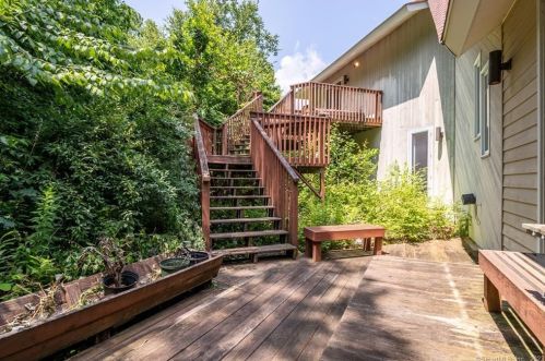 15 Sky Line Dr, Bridgeport CT  06612-1057 exterior