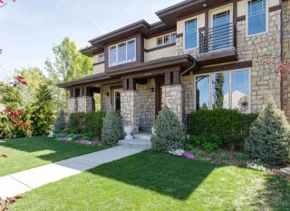 1000 Cook St, Denver CO  80209-4922 exterior