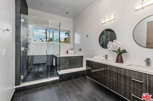 1027 Avenue A, Redondo Beach CA  90277-4819 exterior