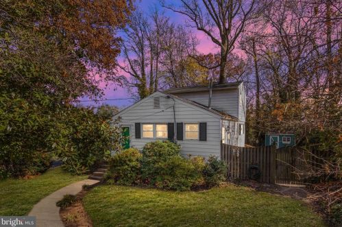 6381 Lakewood Dr, Falls Church VA  22041-1229 exterior