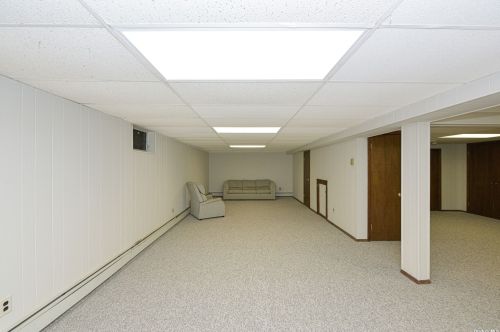 80 Stonehurst Ln, Huntington Station NY  11746-7934 exterior