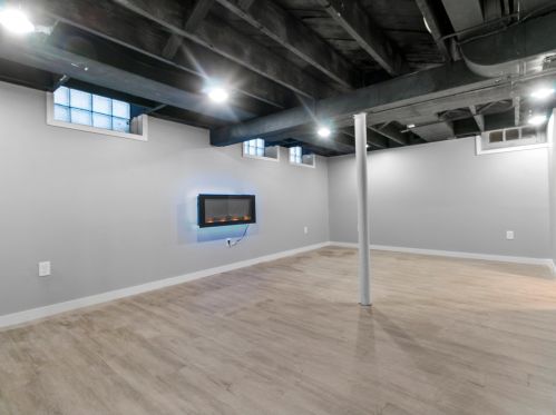 3869 52, Milwaukee WI 53220-3570 exterior