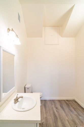 5477 Myrtle Ave, Long Beach CA 90807-2440 exterior